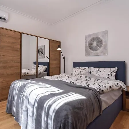 Appartamento Cosy & Renovated 2Bd Flat Near Vitoshka By Flat Mаnager Sofia Esterno foto